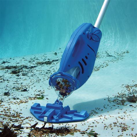 The Hoseless Pool Vacuum - Hammacher Schlemmer