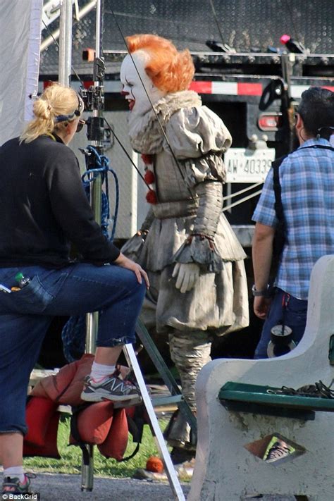 Bill Skarsgard seen as Pennywise The Clown on It: Chapter Two set ...