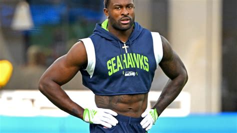 Seattle Seahawks' DK Metcalf carted off with knee injury, ruled out