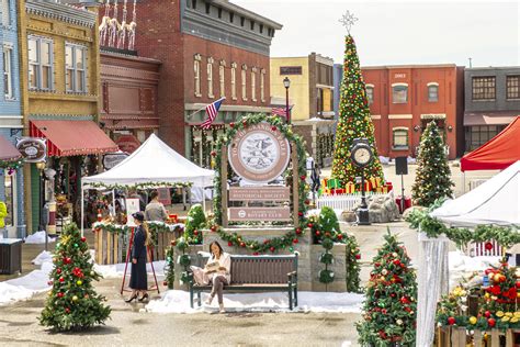 Hallmark’s Christmas Town: Where Filmed, Cast & Photos | Heavy.com