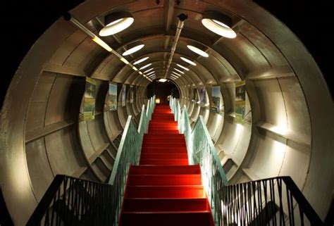 The Atomium - Interior Walkway - modlar.com