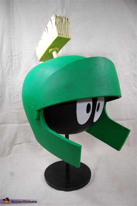 Marvin the Martian Costume DIY | DIY Costume Guide - Photo 5/10