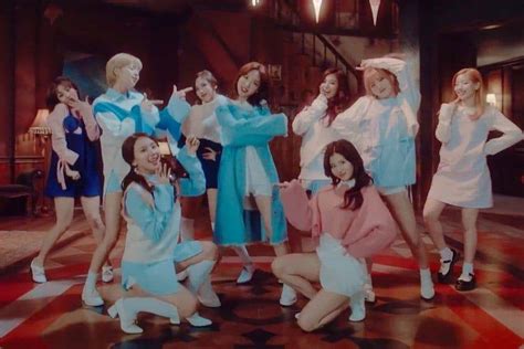 TWICE’s “TT” Becomes Their 1st MV To Reach 450 Million Views : r/twice