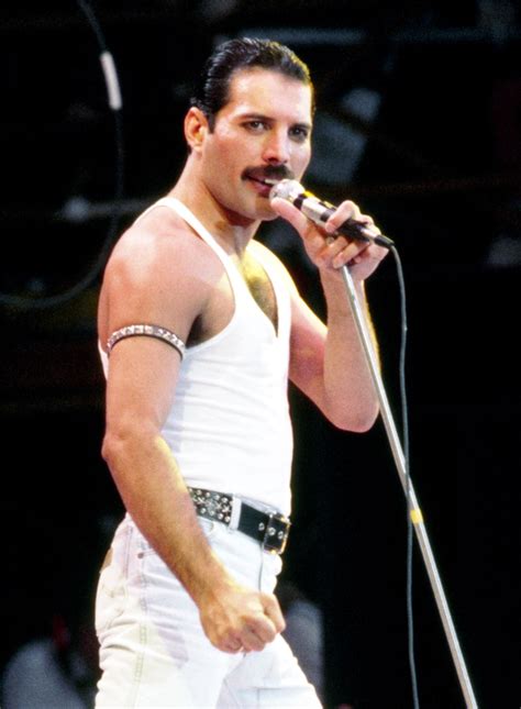 Freddie Mercury - 1985 Live Aid Concert : r/OldSchoolCool