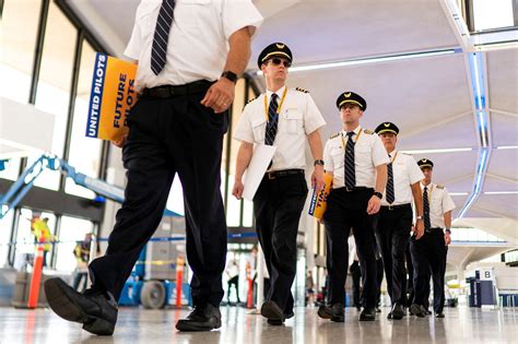 United Airlines and Pilots Agree on Deal Raising Pay as Much as 40% ...