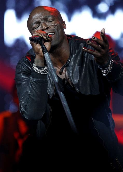 Seal Picture 74 - Seal Performing