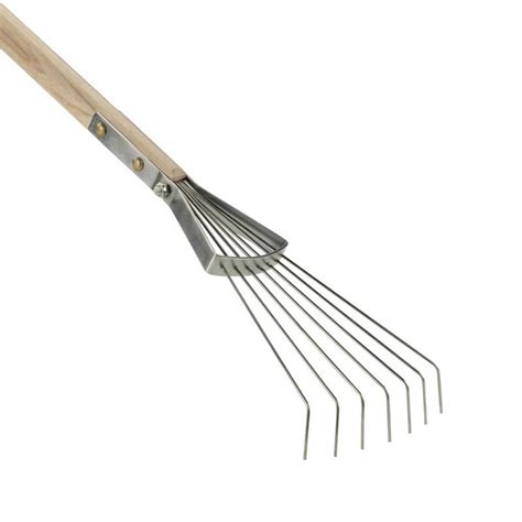 Long handled leaf rake, manufactured by Sneeboer, from le petit jardin