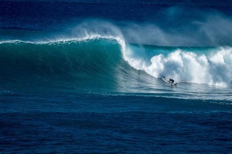 A Complete Guide to Surfing Oahu in Hawaii | Best Surf Destinations