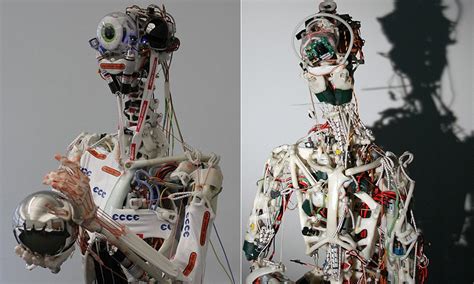 Ecci, the world's most advanced robot has muscles, tendons... and ...