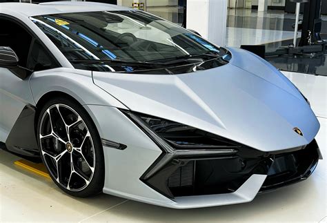 Lamborghini Revuelto is all about customization | Mashable