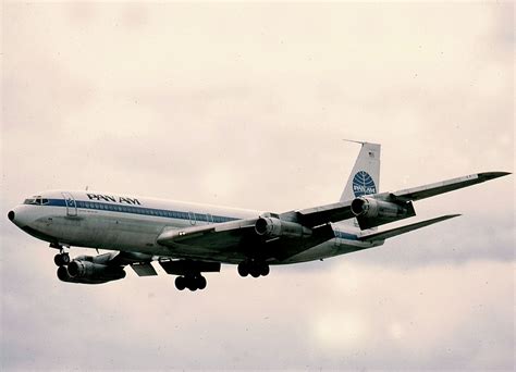 Boeing ganó la carrera comercial con el avión B-707 » Puente de Mando ...