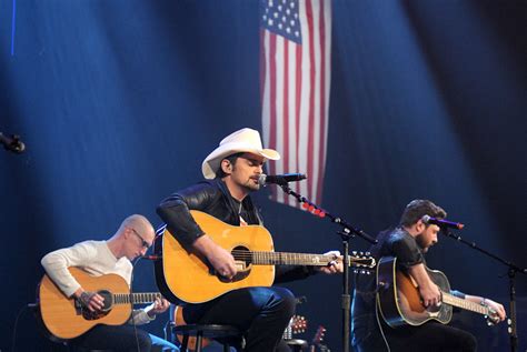 Top 5 Country Songs Honoring the American Flag - Hollywood ...