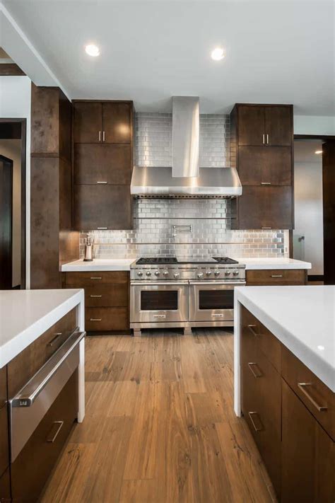 Stainless Steel Backsplash: The Pros, The Cons, and The Ideas