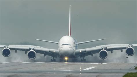 SMOOTHEST AIRBUS A380 LANDING ever (No smoke!) - Best A380 Landing I ...