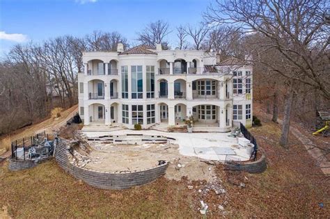 The crumbling abandoned mansions of the rich and famous | loveproperty.com