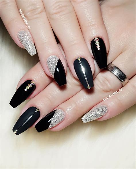 Love the black and would use gold instead. Black Silver Nails, Black ...