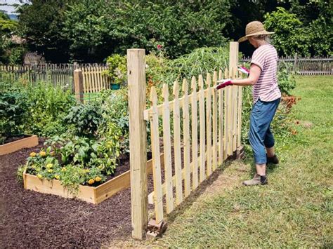 How to Build a Picket Fence | HGTV