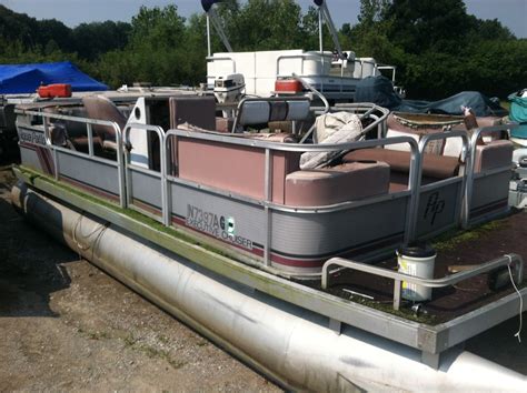 Godfrey Pontoon 1988 for sale for $350 - Boats-from-USA.com