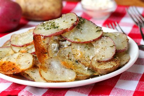 carolynn's recipe box: Baked Herb and Parmesan Potato Slices