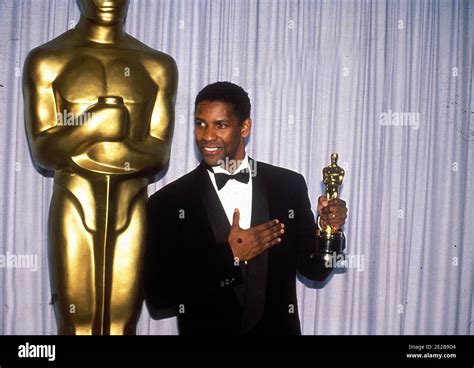 Denzel Washington at the 62nd Academy Awards ceremony March 26, 1990 in ...