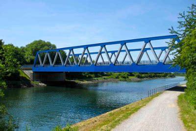 Design of Warren Truss Steel Footbridge (+PDF)