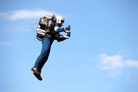 Démonstration d'un Jetpack personnel le JB-9 JETPACK [vidéo] - 2Tout2Rien