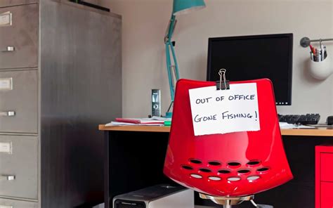 12 Hilarious Out-of-office Messages for Your Next Vacation | Travel ...