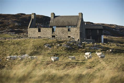 A Modern Farmhouse From Scottish Ruins | ideasgn