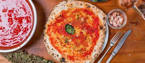 Pizza Marinara Authentic Recipe | TasteAtlas