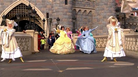 Christmas 2014 - Disney Princess Promenade - Disneyland Paris - YouTube