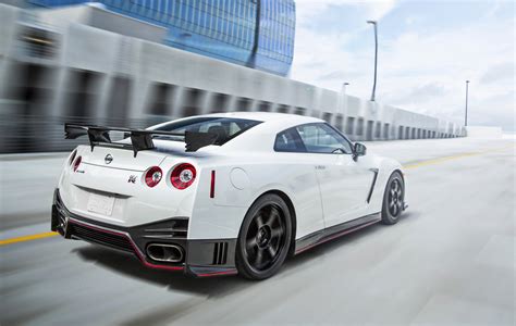 2016 Nissan GT-R gets more power and new wheels 2016 Nissan GT-R NISMO ...