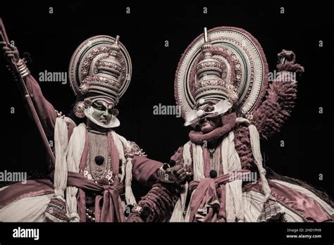 Kathakali artists performance Stock Photo - Alamy