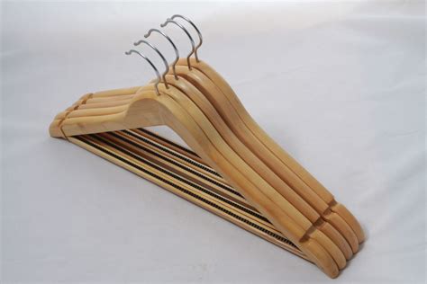 Natural color Lotus wood garment hanger wooden coat hangers With ...