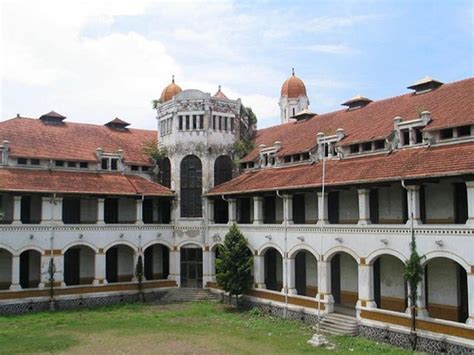 FrstHand | Haunted Locations - Lawang Sewu