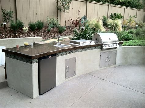 Modern barbecue island (outdoor kitchen) » Sage Outdoor Designs