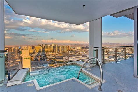 VEGAS Huge Penthouse HotTub on Balcony Stripviews - 借りられるアパート - ラスベガス ...