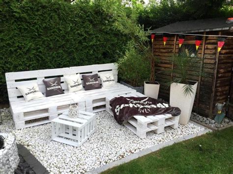 Pallet Garden Furniture - DIY - Easy Pallet Ideas