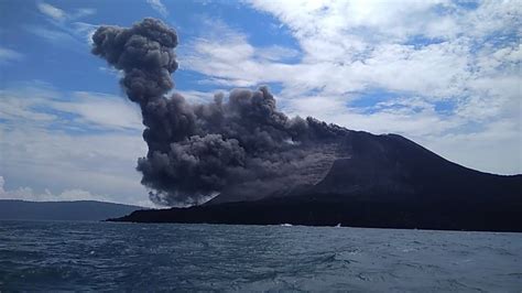 Gunung Krakatau Meletus Pertama Kali - All Gadoes