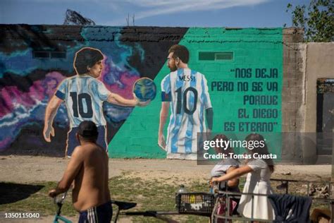 Maradona Mural Photos and Premium High Res Pictures - Getty Images