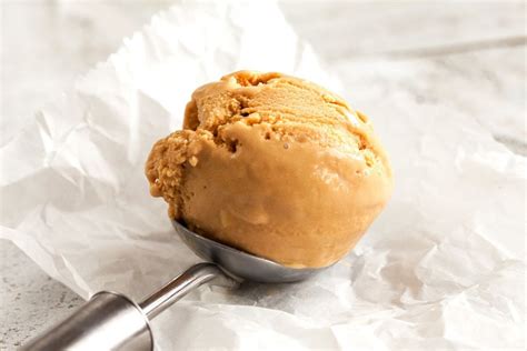 Caramel ice cream - ohmydish.com