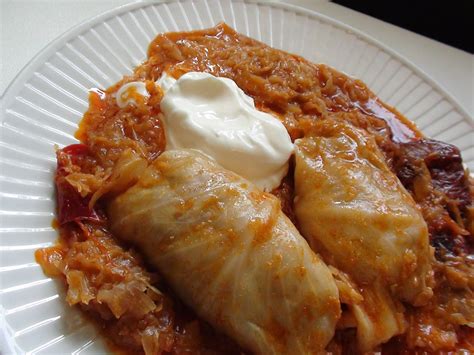 stuffed cabbage rolls recipe with sauerkraut