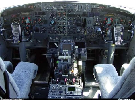 Boeing 737 200 Cockpit