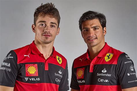 Vídeo: Sainz y Leclerc ven por primera vez el nuevo F1 de Ferrari