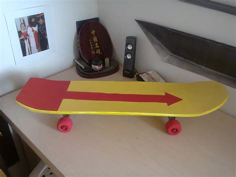 Killua skateboard- if I ever get a skateboard, I'm painting it like ...