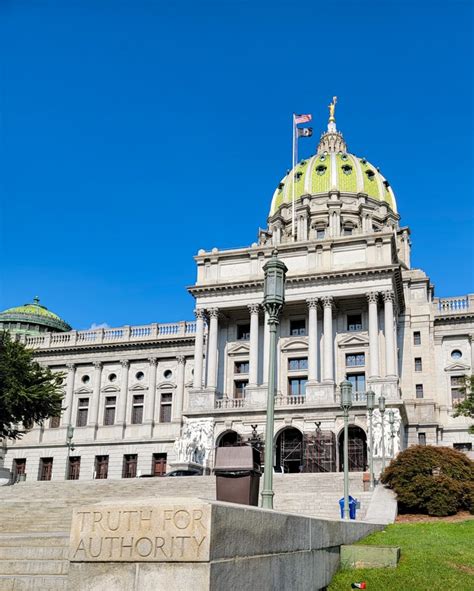 Touring the Beautiful Pennsylvania State Capitol Building - Becky Exploring