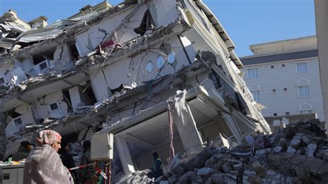 Turkey Targeting Contractors as Responsible for Collapsed Buildings