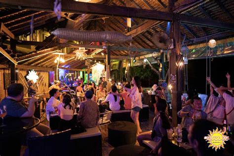 Nightlife in Phi Phi Islands - Best Parties, Bars & More