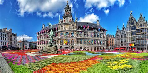 Flower carpet in Antwerp - WORLD WANDERISTA