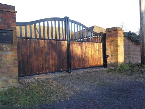 Wooden Entrance Gates increasing in popularity - RS EngineeringRS ...