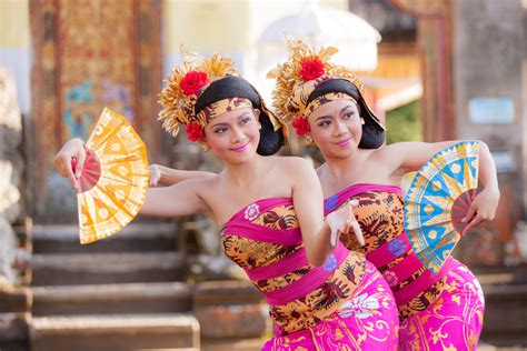 Charming photos of Traditional Balinese Dancers!